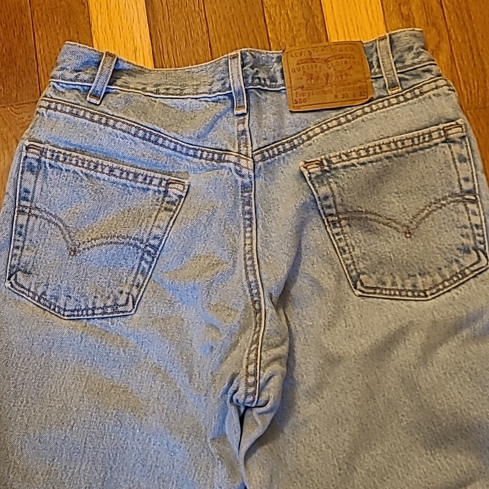 Vintage Levi's 550 Relaxed Fit Light Blue Jeans - Picture 6 of 9